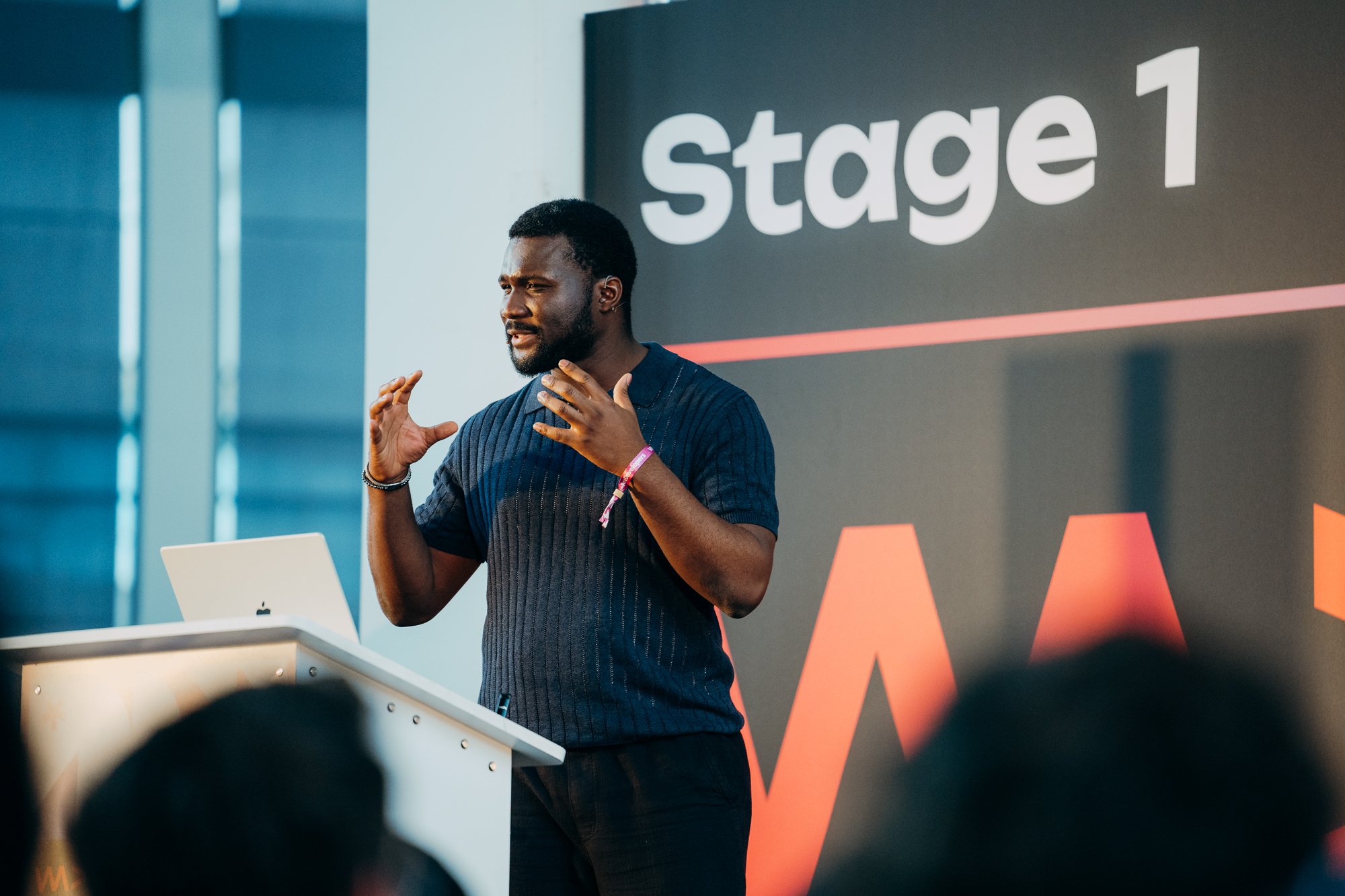 Samuel explaining context engineering during the WeAreDevelopers World Congress talk.